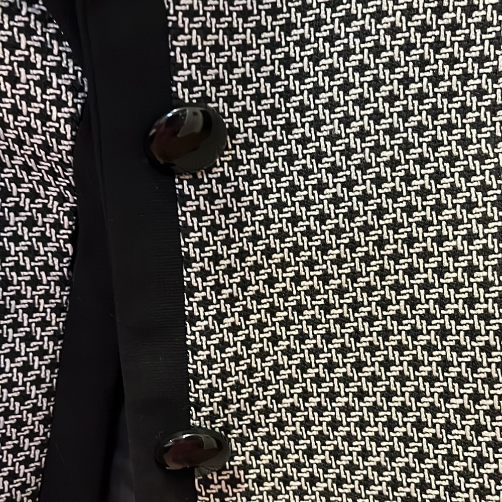 Evan Picone suit black and beige lined, vented sleeves - Picture 7 of 11